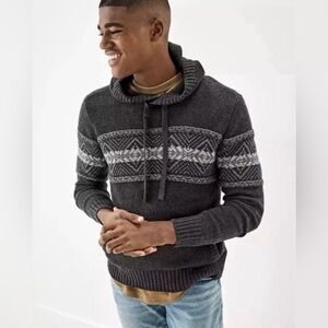 American Eagle hooded men’s sweater. NWT, size Large.